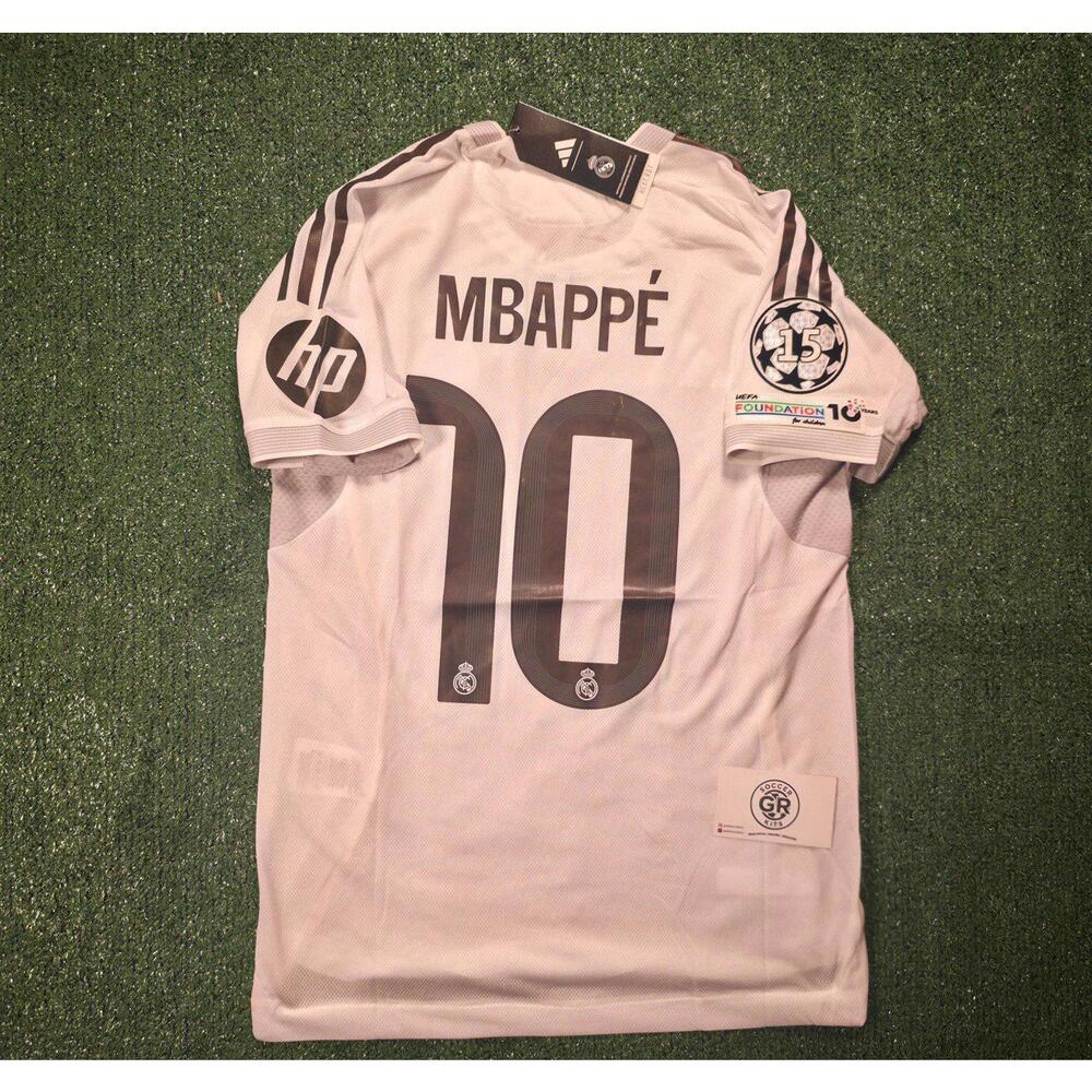 Real Madrid 25/26 Home Kit – Mbappé #10 (Player Version)